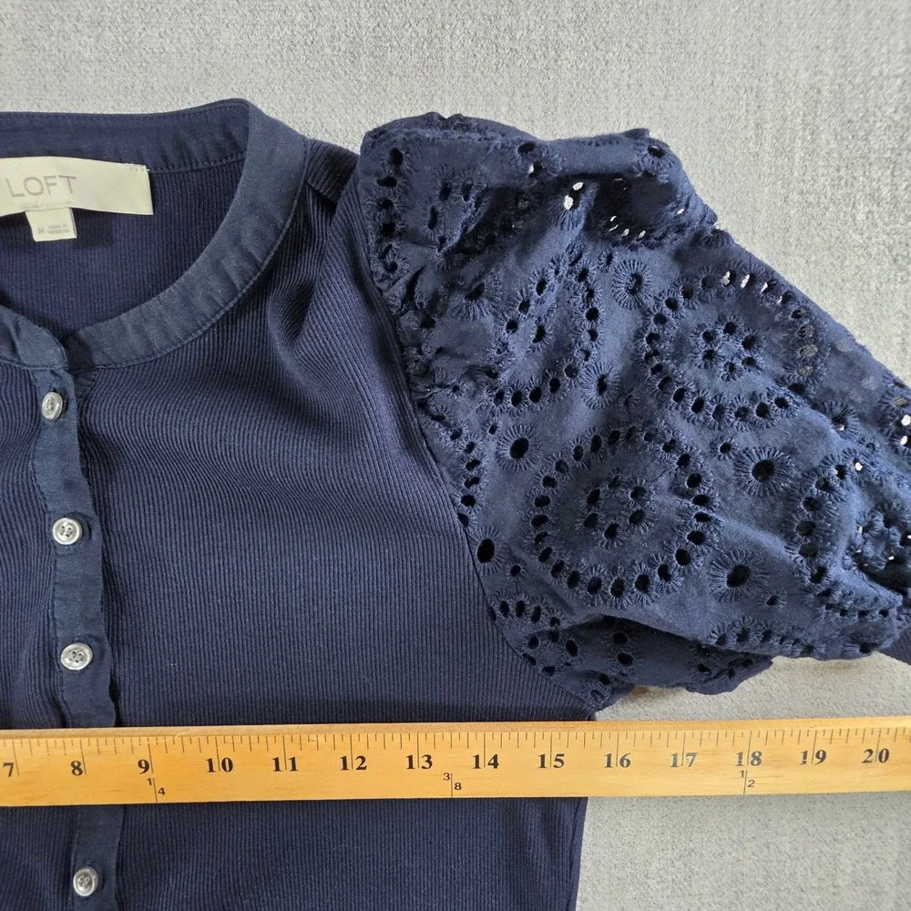 LOFT Henley Top Womens Medium Navy Blue Eyelet Lace Puff Sleeve Ribbed Knit‎